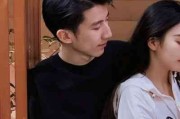 情侣头像一男一女两张分开黑白