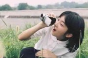 情侣头像一左一右比心