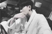 男生头像白色衣服 男生头像白色衣服