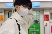 头像情侣一人一半清新手绘