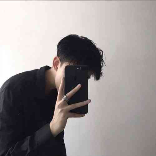 超好看的黑白男生头像 第1张