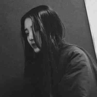 微信头像女2025最新款高冷背面 第2张
