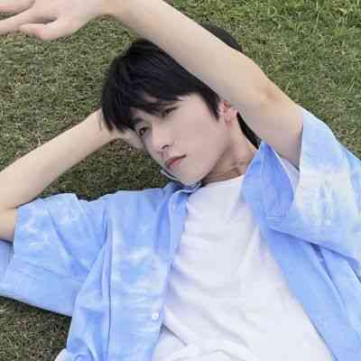高冷男头像真人 第1张