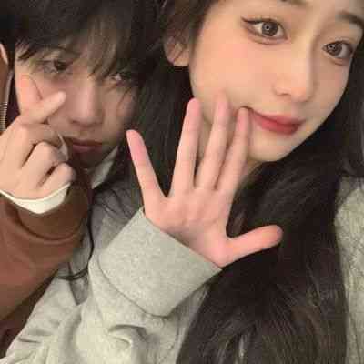 qq情侣头像一男一女亲密 第2张