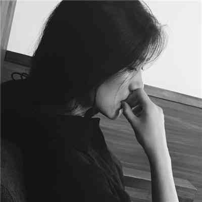 黑白女头像伤感高冷 第1张