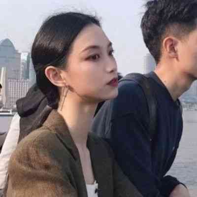 好看的白底简约情侣头像 第1张
