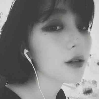 个性头像女生简单气质 第1张