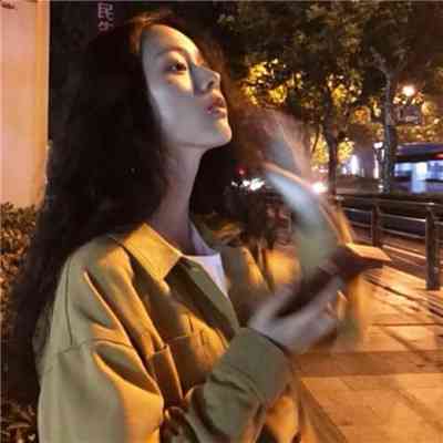 2025最火女生背影头像 第5张
