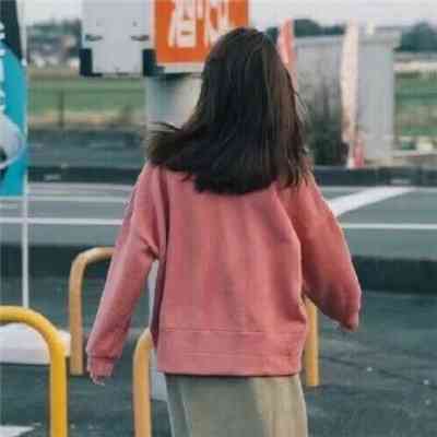 2025最火女生背影头像 第10张