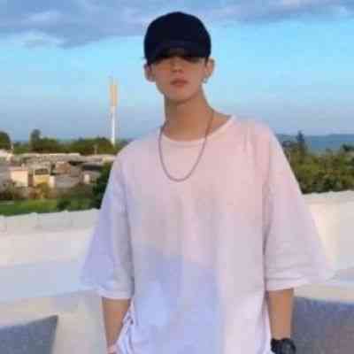 好看的中年男性微信头像 第11张