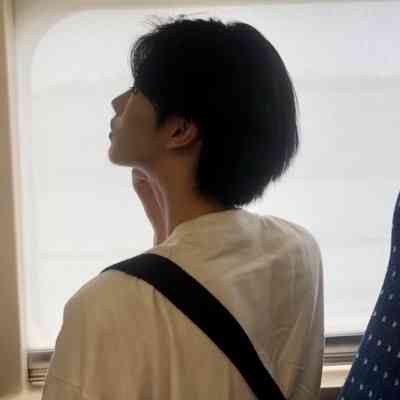 独一无二的简约头像男孩 第3张