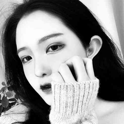 头像女高清头像高冷抱狗 第1张