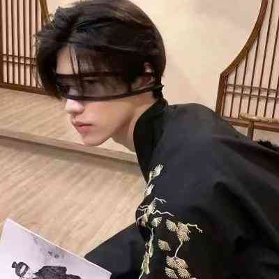 2024年最火头像男 第7张