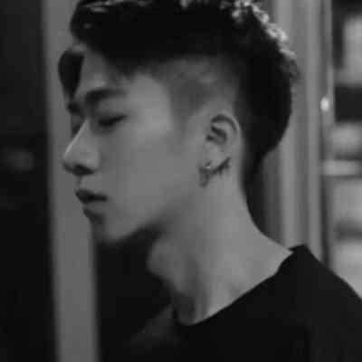 开心的头像男真人 第1张