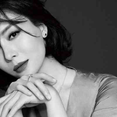 知性女生头像 第6张